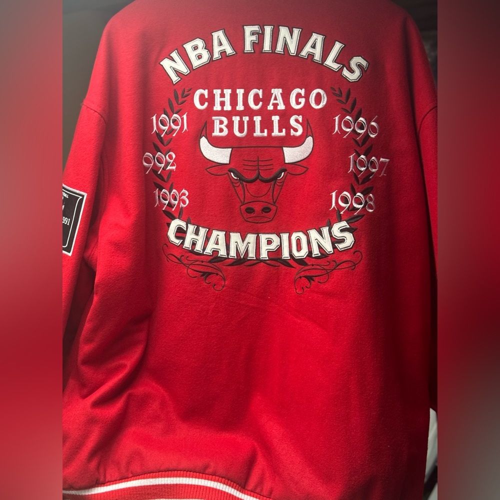 Rare Vintage Reversible NBA Finals Bulls 6 Times  Champions Bomber Jacket